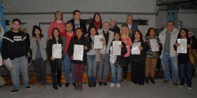 Cientos de adultos egresados del FinEs 2