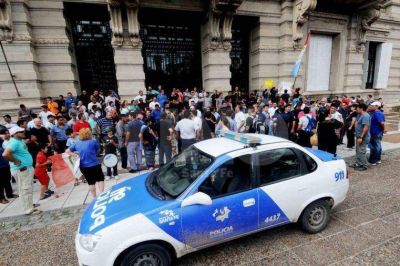 Paro policial: al l�der de Apropol le lleg� la citaci�n de la Justicia
