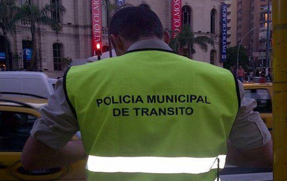 Ordenan liberar al inspector municipal detenido en C�rdoba