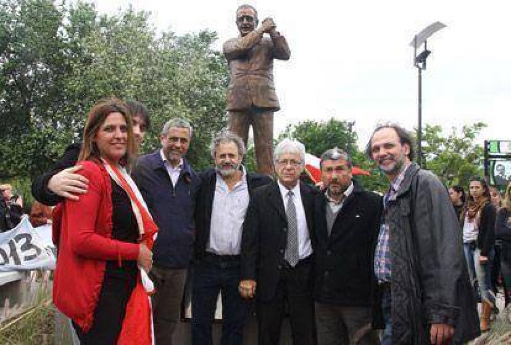 Inauguraron la Plaza de la Democracia en homenaje al ex presidente Alfonsn
