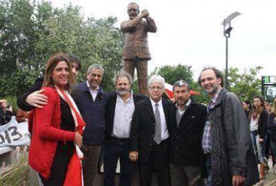 Inauguraron la �Plaza de la Democracia� en homenaje al ex presidente Alfons�n
