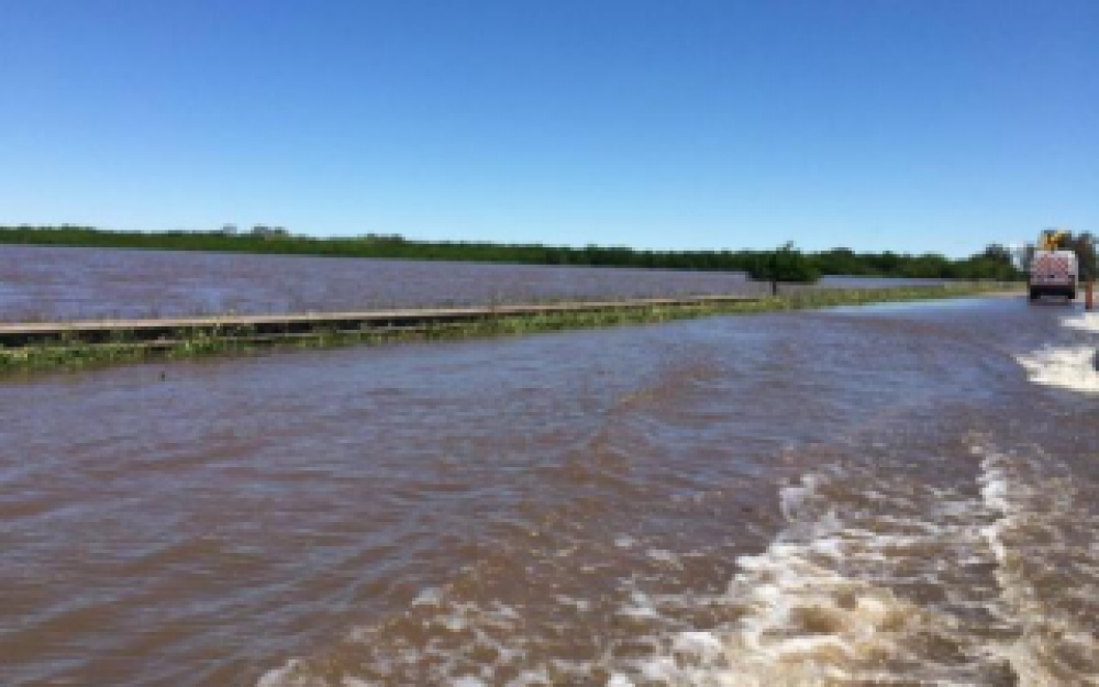 Inundaciones: Corte en Ruta 9 altura Lima por desborde del R�o Areco