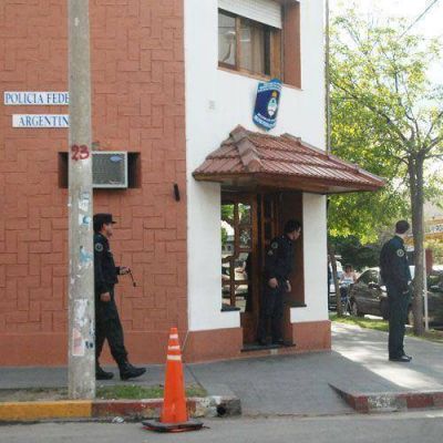 Allanan la sede de la Polic�a Federal
