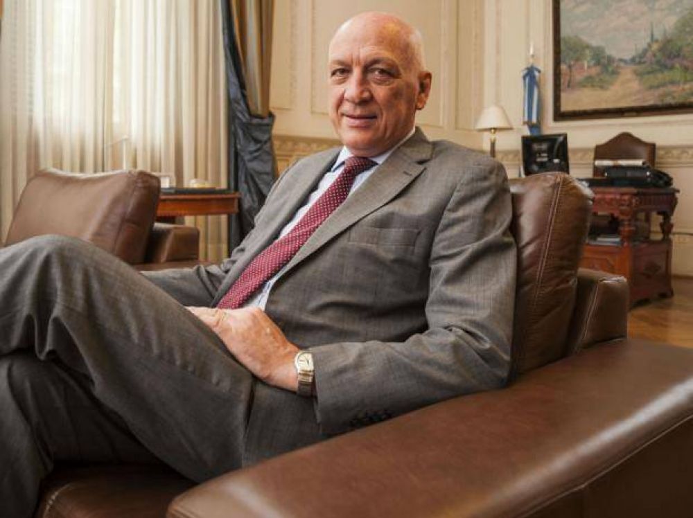 Antonio Bonfatti dijo que no vetar� el descanso dominical y reclam� la conciliaci�n en el conflicto de Coto