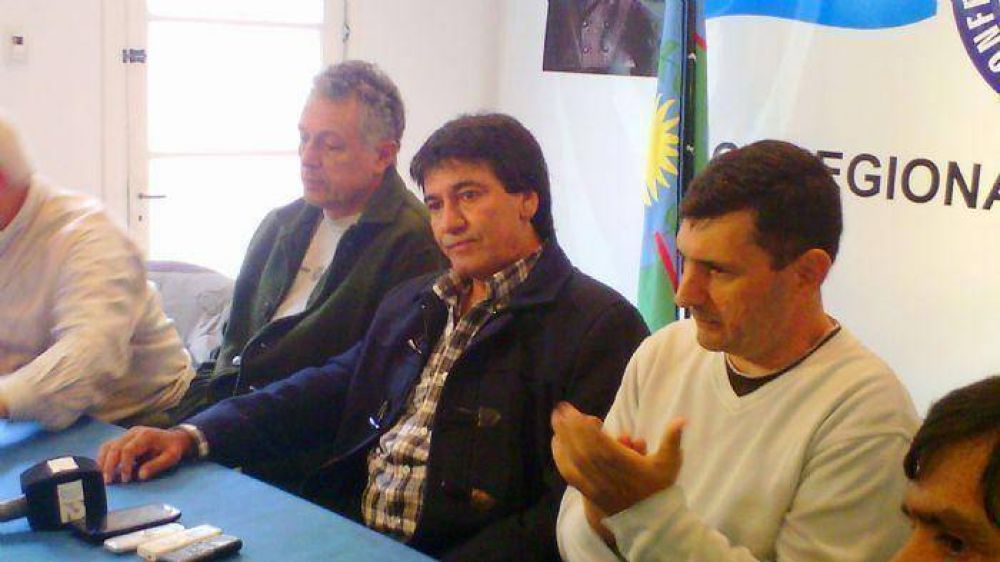 Pedro Fern�ndez: �Este mensaje mafioso no me har� bajar los brazos�