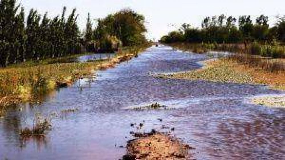 El agua no da tregua y avanza hacia la Ruta Provincial N� 30