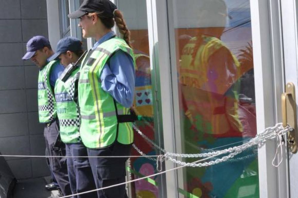 Z�rate repudi� las cadenas en el ingreso al Ministerio