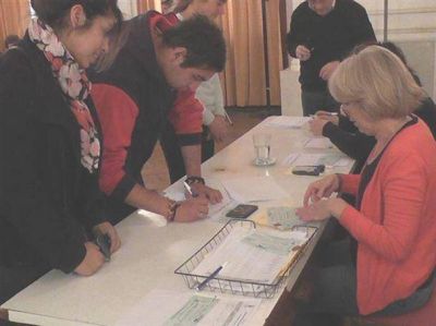 Se entregaron ayer 500 becas a estudiantes de nuestra ciudad