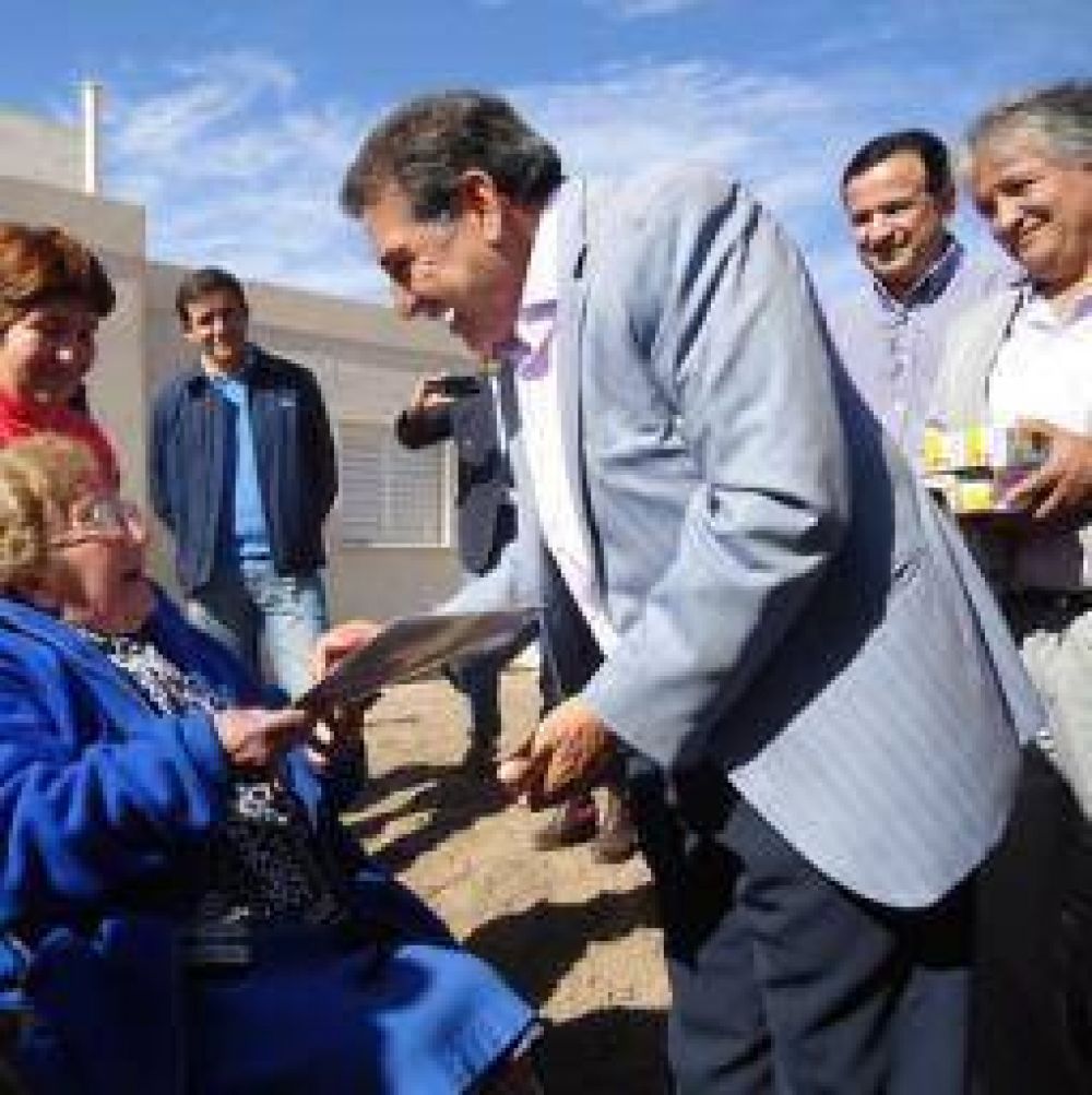 �Somos el gobierno que m�s viviendas entreg� en la historia riojana�