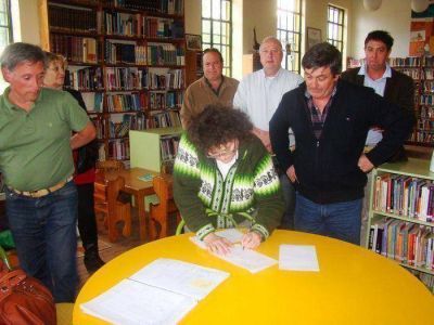 El Frente Renovador entreg� un subsidio en Sierra de la Ventana