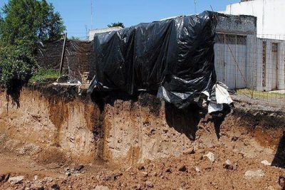 Clausuran peligrosa obra sin declarar en Sierras Bayas