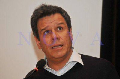 Facundo Manes disert� en La Plata: 