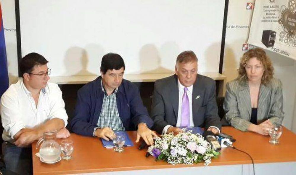 Firmaron un convenio para trabajar sobre el r�gimen fiscal de Misiones