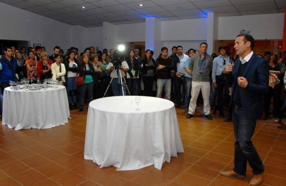 Guti�rrez presidi� encuentro con m�s de 300 profesionales