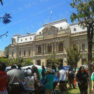 Gremios de la Intersindical de Jujuy dieron comienzo al acampe en Plaza Belgrano por la falta de respuestas del gobierno de Fellner