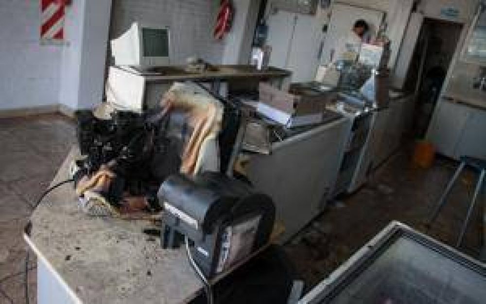 Robaron e incendiaron un Grido �fue una venganza?