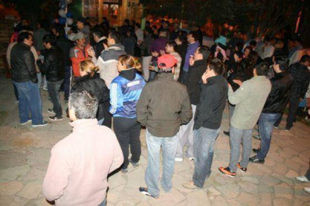 Al son de un �sueldo digno� polic�as autoconvocados de R�o Gallegos lograron que Jefatura dialogara