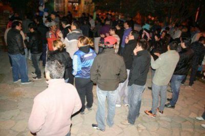 Al son de un �sueldo digno� polic�as autoconvocados de R�o Gallegos lograron que Jefatura dialogara
