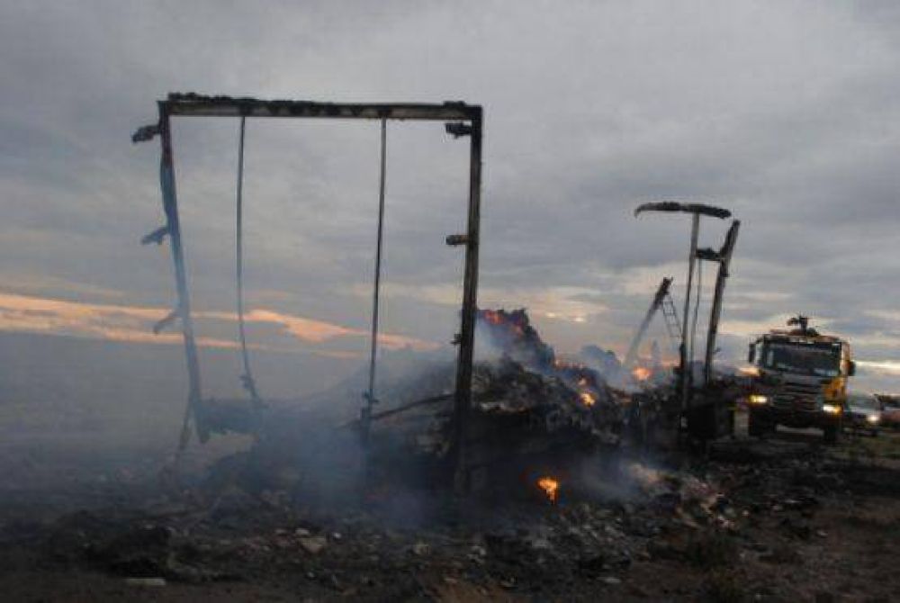 Se incendi� un cami�n cerca de Perito Moreno