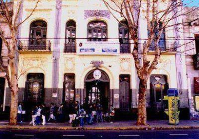 Corte y reclamo de alumnos del Normal 7 en Almagro