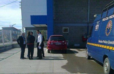 Delincuente detenido al ser sorprendido robando carne y toallas h�medas