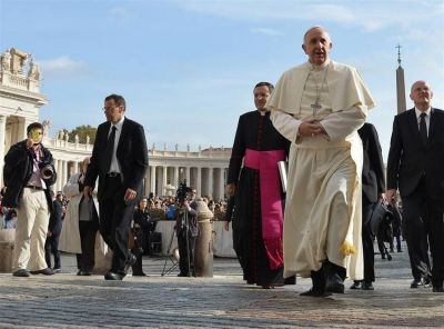 Francisco pide que se aceleren y sean gratis los procesos de nulidad matrimonial
