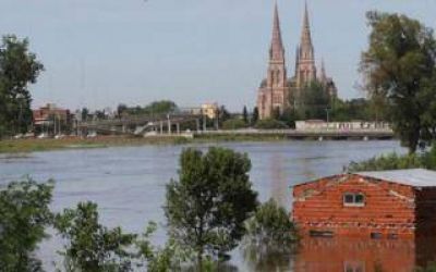 Luj�n: A�n hay 1.000 evacuados por la inundaci�n