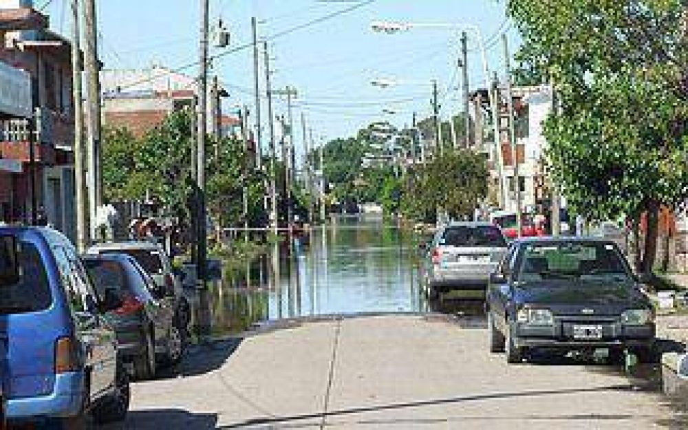 El drama del barrio San Carlos, donde el agua, en vez de bajar, sube