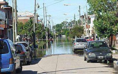 El drama del barrio San Carlos, donde el agua, en vez de bajar, sube