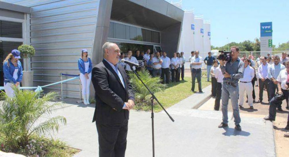 Colombi inaugur� la primera distribuidora YPF de la provincia