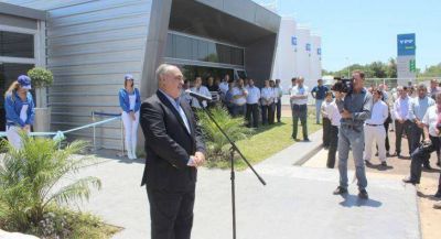 Colombi inaugur� la primera distribuidora YPF de la provincia