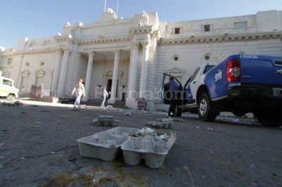 Es ley el Descanso Dominical y manifestantes causaron destrozos