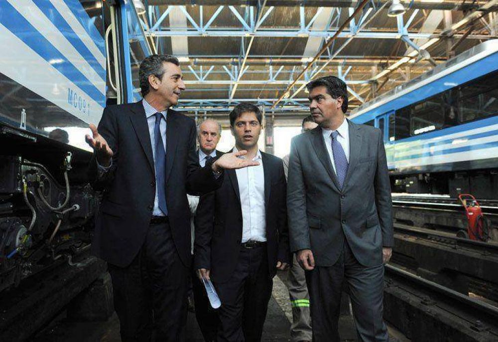 Randazzo se sac� una foto con funcionarios K para seguir pele�ndole la interna a Scioli