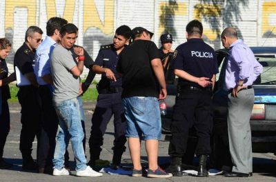Un muerto en un feroz enfrentamiento interno de barras de Almirante Brown