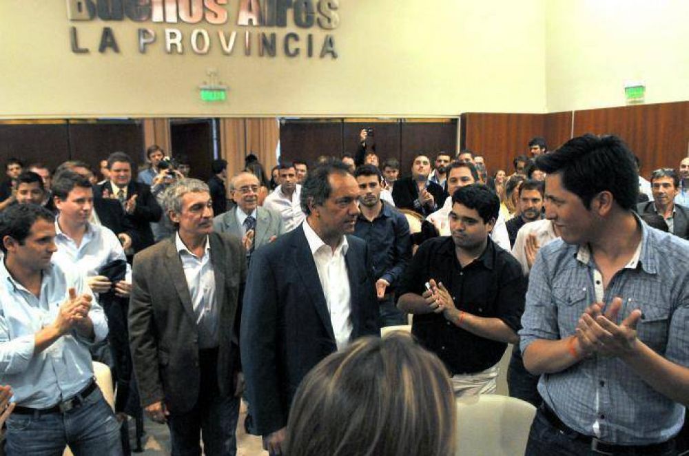 Scioli valor� el protagonismo de una juventud que no es indiferente y quiere comprometerse