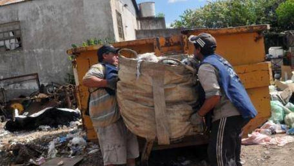 Avanza la regulaci�n de la actividad de los cartoneros