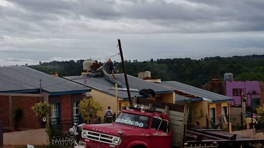 Un tornado destruy� m�s de 250 casas