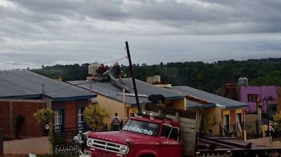 Un tornado destruy� m�s de 250 casas