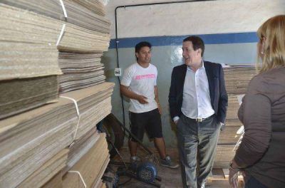 D�az P�rez visit� las instalaciones de la f�brica Confort Box