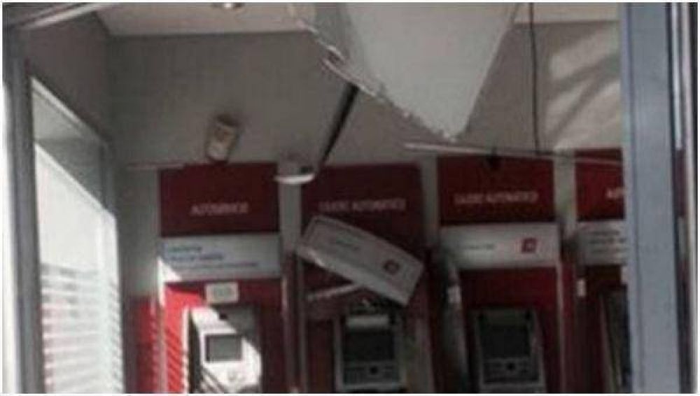 Arrancaron un cajero autom�tico pero no se lo pudieron llevar