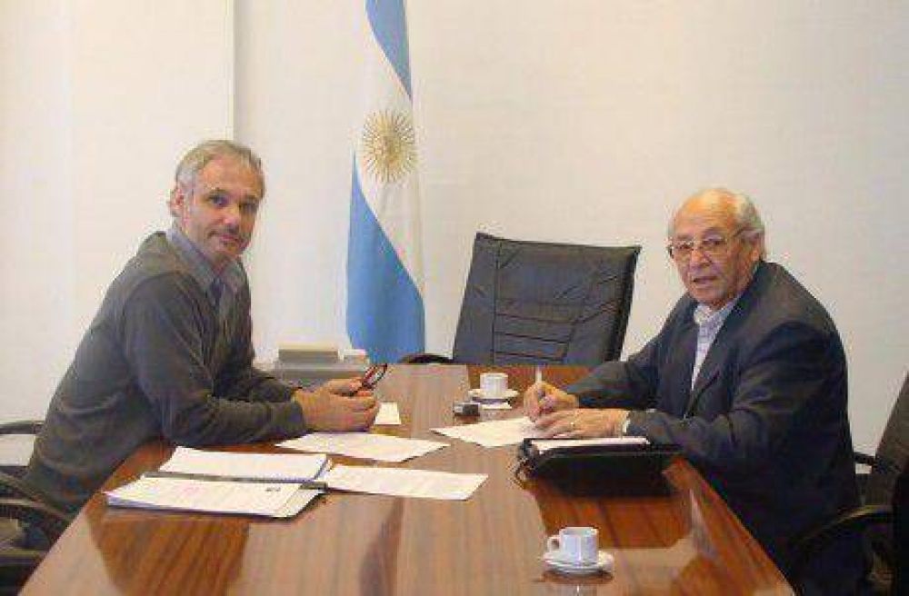 �lvarez acuerda m�s viviendas para la ciudad de Tres Lomas