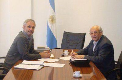 �lvarez acuerda m�s viviendas para la ciudad de Tres Lomas