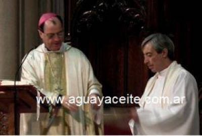 El sacerdote Juan Jos� Sarasola es velado en la Iglesia Catedral