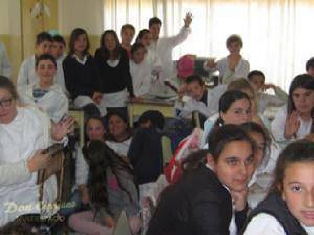 Ayuda econ�mica para los alumnos de la Escuela 56 de Chillar