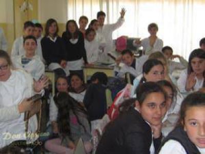Ayuda econ�mica para los alumnos de la Escuela 56 de Chillar