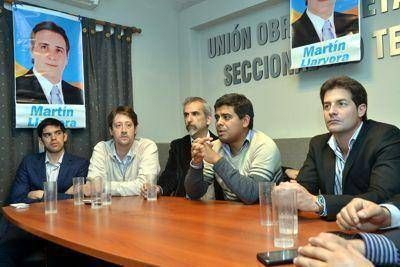 Promueven candidatura de Mart�n Llaryora