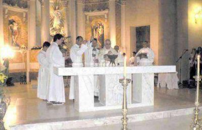 Obispo presidi� ceremonia de consagraci�n del templo