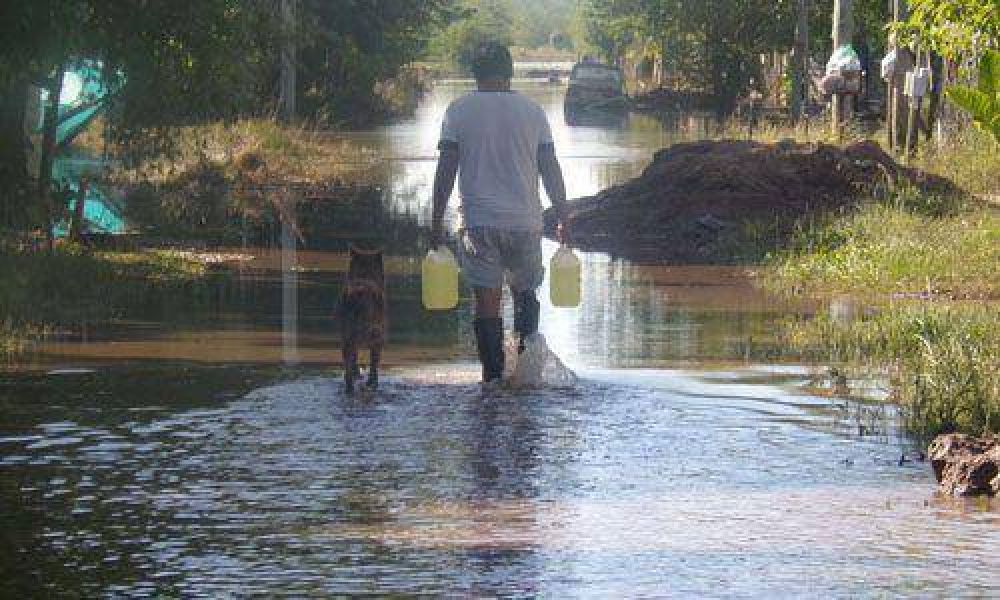 Pese al buen tiempo, el agua no se va y la situaci�n es grave