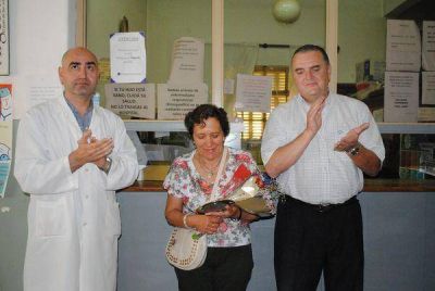 El Intendente Carossi reconoci� a Dora Asalli por sus 42 a�os de trayectoria laboral.
