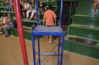 V�ley suspendido por falta de �rbitro
